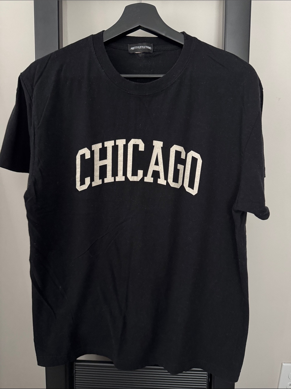 PrettyLittleThing Black Tee, Chicago 100% cotton